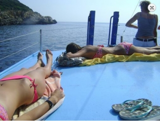  Relájese en el bote en Alghero 